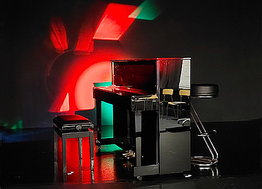 Unser Klavier hat einen Platten! Wir bitten Ihr Herz um etwas Unterstützung