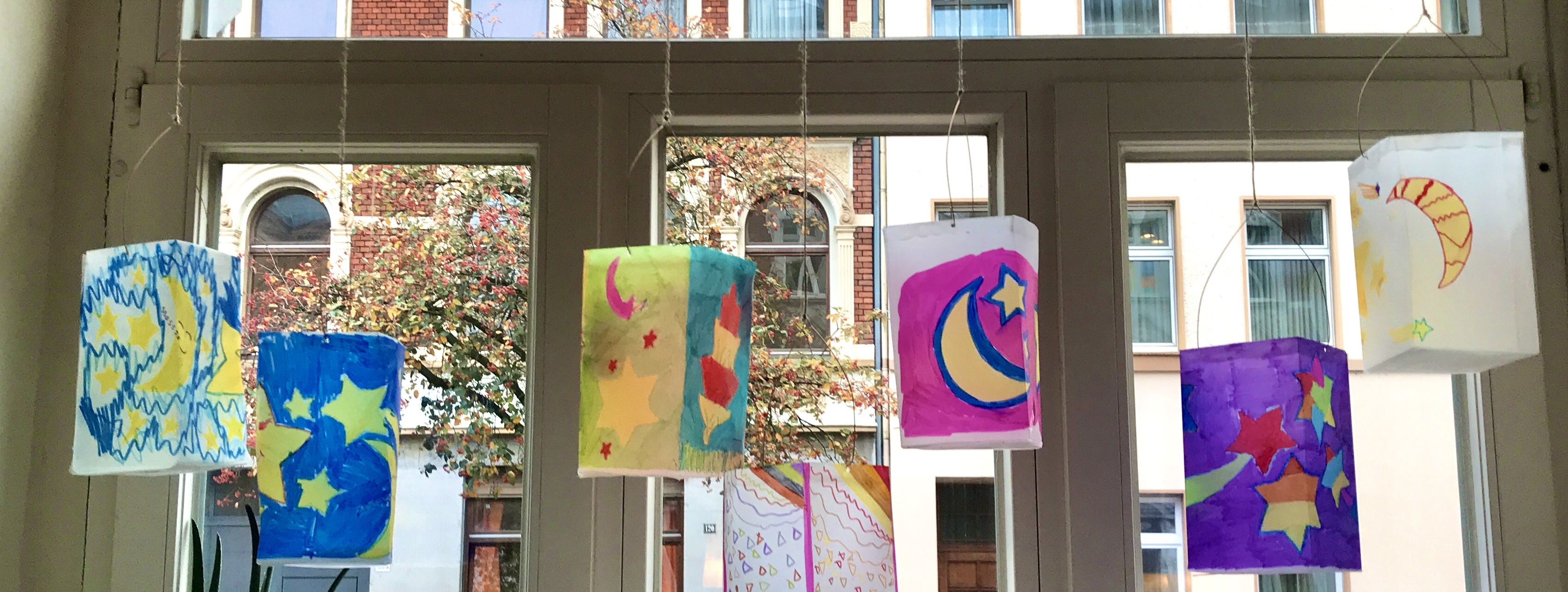 Laternenzauber im Kindergarten: Holzlaternen bemalen und die Kreativität entfachen!